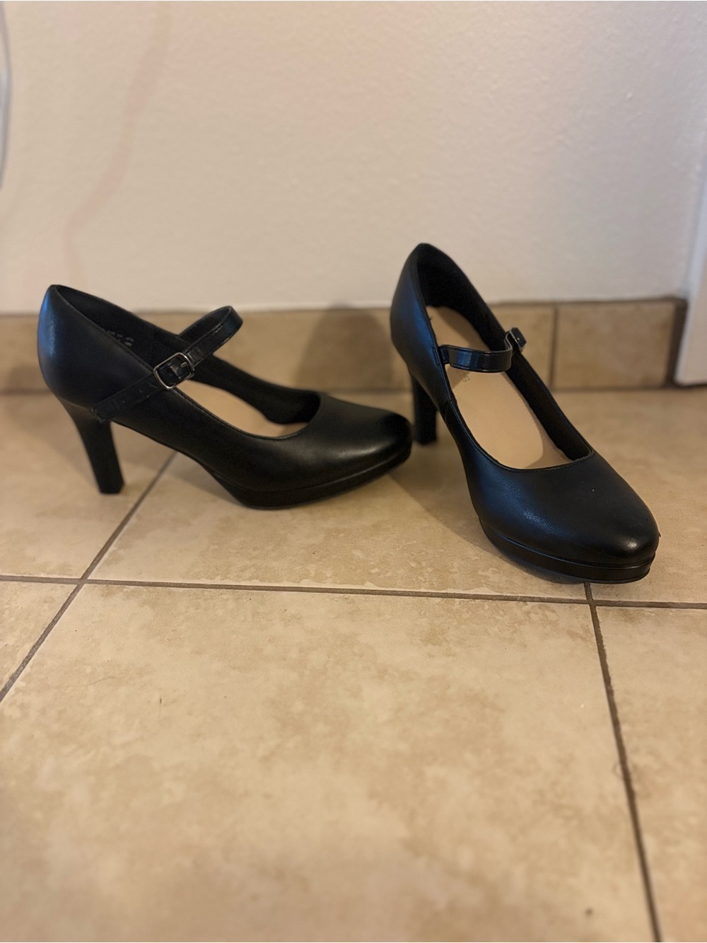 Dream Pairs Black Mary Jane Heeled Pumps